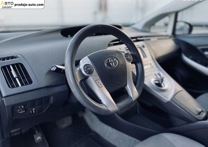 автобазар украины - Продажа 2014 г.в.  Toyota Prius 1.8 CVT (134 л.с.)